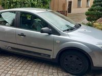 Gebraucht Ford Focus Ambiente 101 PS (74 kW) 2005 Grau Limousine