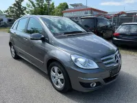 Gebraucht Mercedes B180 116 PS (85 kW) 2011 Grau Kleinwagen