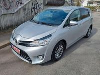 Gebraucht Toyota Verso Edition-S 111 PS (81 kW) 2017 Silber Van / Kleinbus