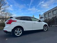 Gebraucht Ford Focus 125 PS (91 kW) 2012 Weiß Limousine
