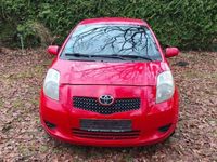 Gebraucht Toyota Yaris 69 PS (50 kW) 2007 Rot Limousine