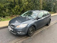 Gebraucht Ford Focus 101 PS (74 kW) 2011 Grau Limousine