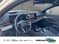 Gebraucht BMW 550e M Sport 489 PS (359 kW) 2025 Mineralweiss metallic Kombi