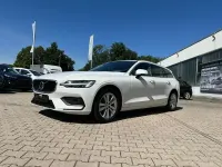 Gebraucht Volvo V60 Momentum 197 PS (144 kW) 2020 Ice withe solid weiß Kombi