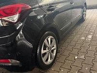 Gebraucht Hyundai i20 Style 84 PS (61 kW) 2017 Schwarz Kleinwagen
