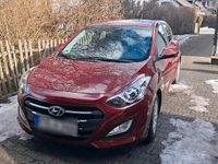 Gebraucht Hyundai i30 110 PS (80 kW) 2015 Rot Kombi