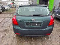 Gebraucht Kia Ceed LX 109 PS (80 kW) 2008 Yorkshiregrün met. Kleinwagen