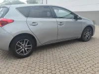 Gebraucht Toyota Auris Hybrid Edition 132 PS (97 kW) 2014 Grau Limousine