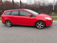 Gebraucht Ford Focus Trend 95 PS (69 kW) 2012 Rot Limousine