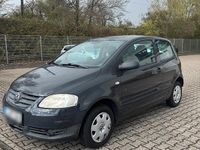 Usado VW Fox 54 HP (39 kW) 2005 Cinzento Citadino