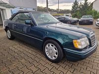 Gebraucht Mercedes E320 220 PS (161 kW) 1993 Malachitgrün (metallic) Cabrio