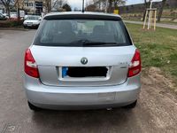 Gebraucht Skoda Fabia Active 60 PS (44 kW) 2012 Silber Kleinwagen
