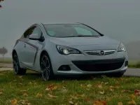 Gebraucht Opel Astra GTC 140 PS (102 kW) 2013 Weiß Coupé