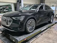 Gebraucht Audi e-tron Sportback Advanced 300 kW (408 PS) 2023 Mythosschwarz metallic SUV