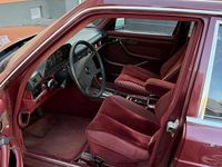 Second-hand Mercedes E300 188 CP (138 kW) 1988 Roșu Berlinǎ
