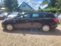 Gebraucht Opel Astra Edition 140 PS (102 kW) 2013 Braun Kombi