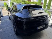Gebraucht Porsche Cayenne E-Hybrid 470 PS (345 kW) 2024 Schwarz SUV