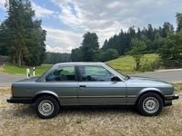Gebraucht BMW 325 122 PS (89 kW) 1986 Blau Coupé