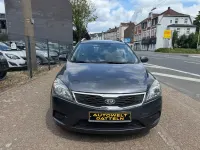 Używany Kia Ceed 90 KM (66 kW) 2010 Szary Hatchback
