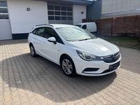Gebraucht Opel Astra Edition 136 PS (100 kW) 2017 Weiß Kombi