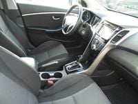 Gebraucht Hyundai i30 Style 110 PS (80 kW) 2017 Weiß Limousine