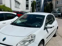 Używany Renault Clio IV 75 KM (55 kW) 2012 Biały Sedan/Limuzyna