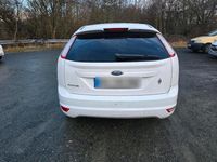 Gebraucht Ford Focus 125 PS (91 kW) 2010 Weiß Limousine