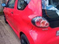 Gebraucht Toyota Aygo 68 PS (50 kW) 2013 Rot Kleinwagen