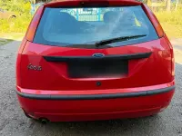 Gebraucht Ford Focus 101 PS (74 kW) 2003 Rot Kleinwagen