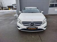 Gebraucht Mercedes A180 109 PS (80 kW) 2014 Weiß Limousine