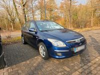 Gebraucht Hyundai i30 109 PS (80 kW) 2009 Blau Kombi