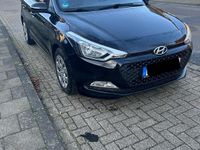 Gebraucht Hyundai i20 Active 75 PS (55 kW) 2016 Schwarz Kleinwagen