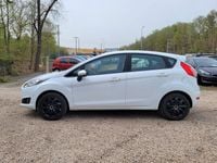 Gebraucht Ford Fiesta 101 PS (74 kW) 2017 Frostweiß Kleinwagen
