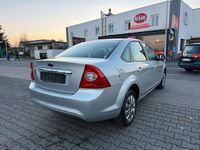 Gebraucht Ford Focus Ghia 101 PS (74 kW) 2008 Grau Limousine