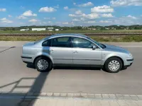 Second-hand VW Passat 101 CP (74 kW) 2001 Argintiu Berlinǎ