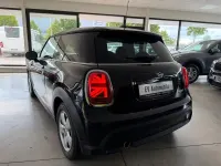 Gebraucht Mini Cooper Essential 136 PS (100 kW) 2023 Schwarz Kleinwagen