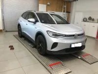 Gebraucht VW ID.4 Pro Performance 150 kW (204 PS) 2023 Scale silver metallic SUV