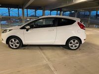 Gebraucht Ford Fiesta 82 PS (60 kW) 2011 Weiß Kleinwagen