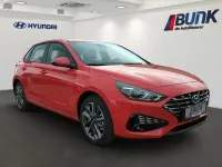 Gebraucht Hyundai i30 Trend 120 PS (88 kW) 2024 Engine red Limousine