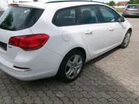 Gebraucht Opel Astra Edition 165 PS (121 kW) 2014 Weiß Kombi