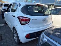 Gebraucht Hyundai i10 Pure 67 PS (49 kW) 2019 Polar white / sol Kleinwagen