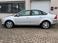 Gebraucht Ford Focus Ghia 116 PS (85 kW) 2005 Silber Limousine