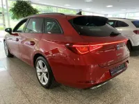 Używany Seat Leon Beats 150 KM (110 kW) 2022 Czerwony Kombi