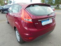 Gebraucht Ford Fiesta Titanium 75 PS (55 kW) 2010 Rot Kleinwagen