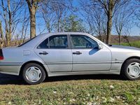 Gebraucht Mercedes C180 122 PS (89 kW) 1998 Silber Limousine