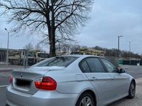 Gebraucht BMW 318 129 PS (94 kW) 2006 Silber Limousine