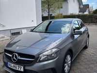 Gebraucht Mercedes A180 122 PS (89 kW) 2016 Grau Limousine