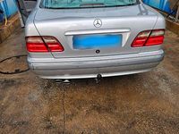 Gebraucht Mercedes E220 150 PS (110 kW) 2000 Silber Limousine