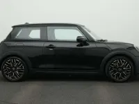 Usado Mini Cooper Favoured 156 HP (114 kW) 2024 Preto Citadino