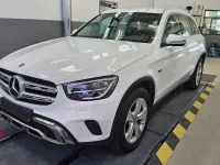 Gebraucht Mercedes GLC300 194 PS (142 kW) 2021 Polarweiss SUV